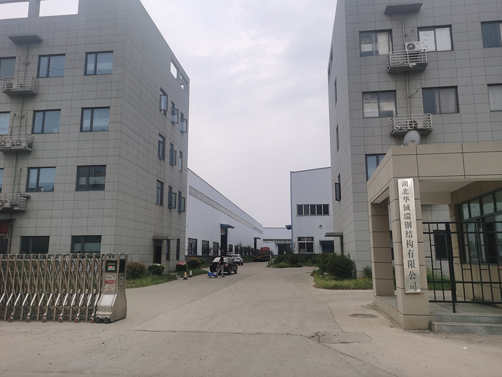 鐵礦石等原燃料價(jià)格居高不下，當(dāng)前鋼鐵行業(yè)產(chǎn)能過(guò)剩問(wèn)題依然突出(華鋮瑞鋼結(jié)構(gòu))